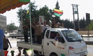 Kurds demonstrate in favor of the PYD. Image by Scott Bobb
